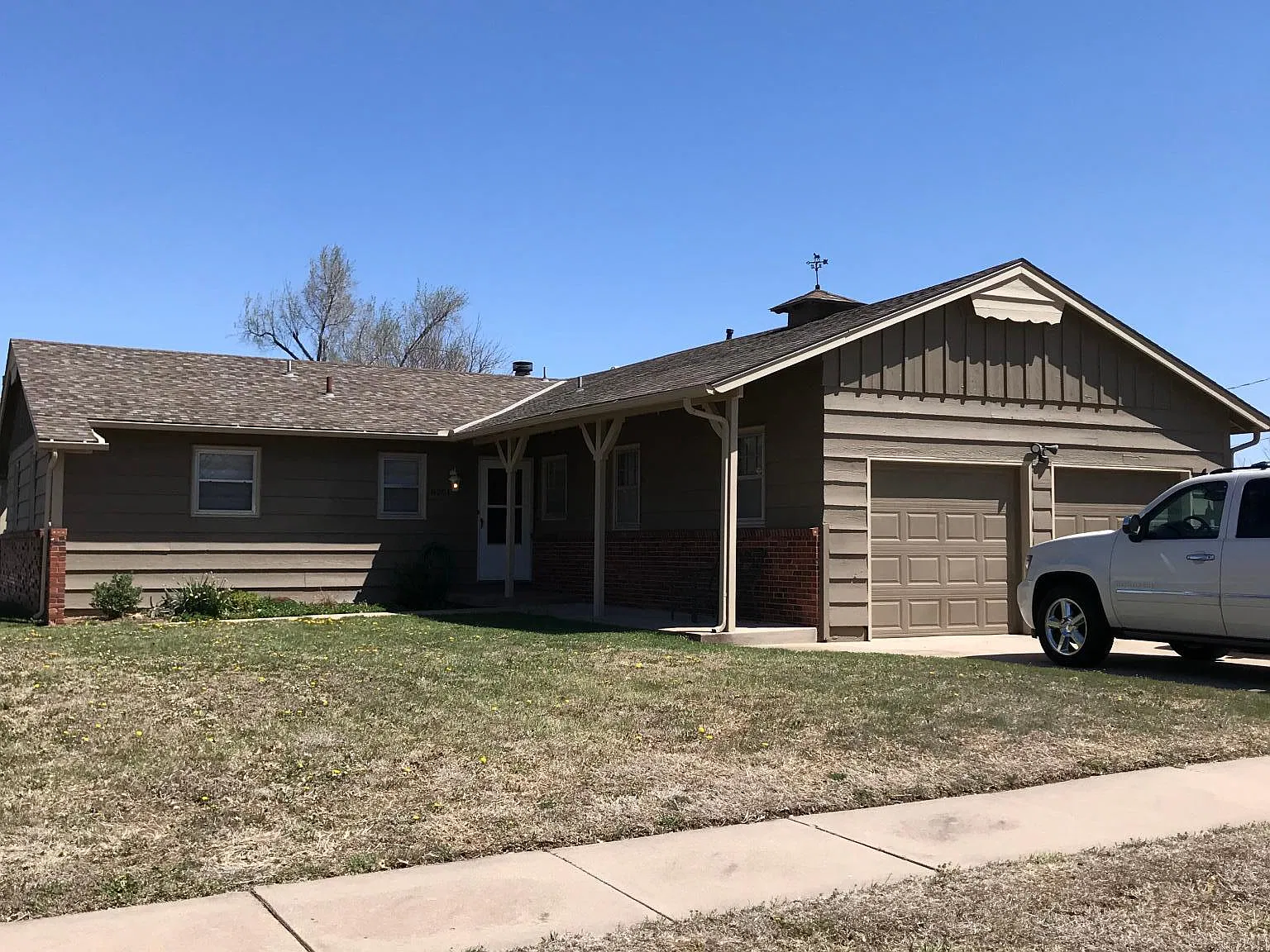 8201 E Peach Tree Ln — Photo 1
