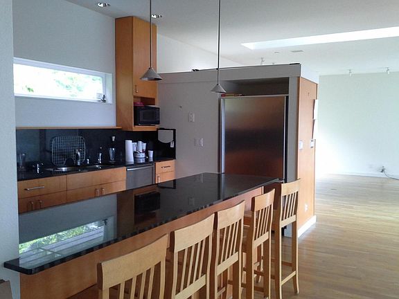 5th image of 631 Isabella Ave