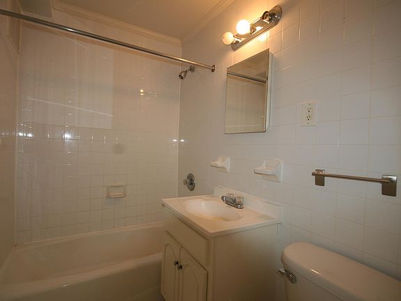 5th image of 11 Monroe Blvd #4