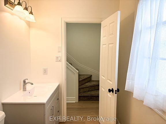 5th image of 349 Raglan St N