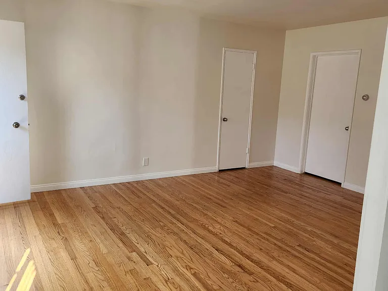 1261 E 1st St #7 — Photo 3