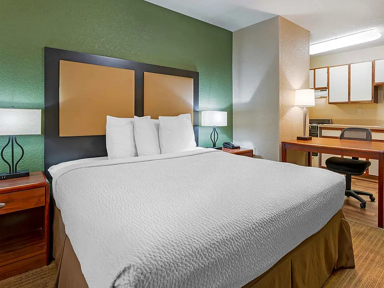 Studio Suite - 1 Queen Bed