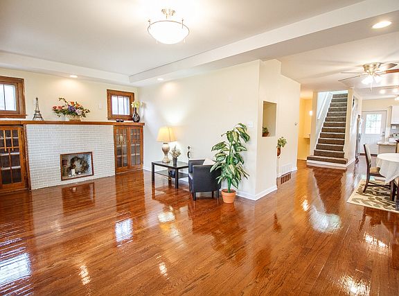 4th image of 1833 S 10th Ave