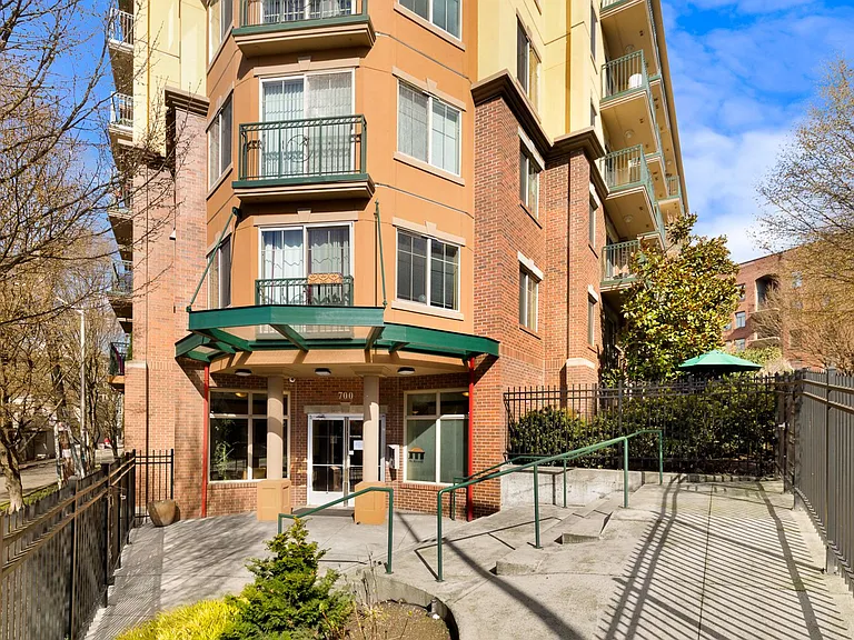 700 E Denny Way #404 — Photo 2