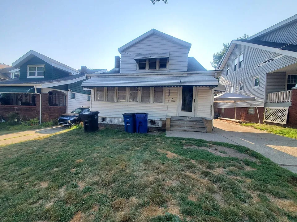 3243 W 115 ST
