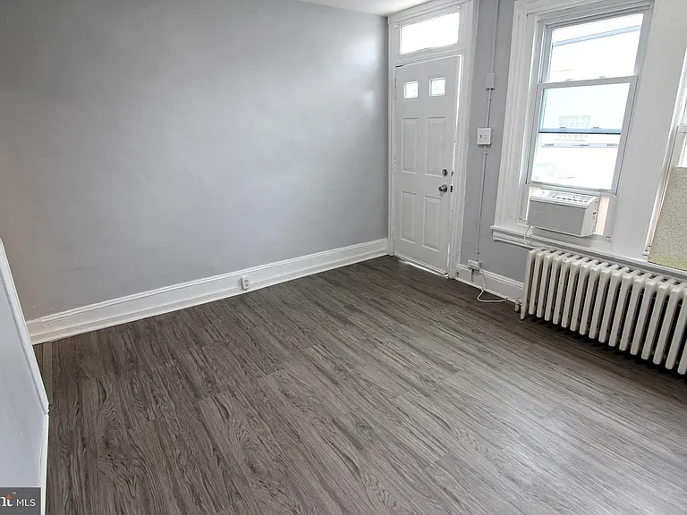107 W 3rd St — Photo 3