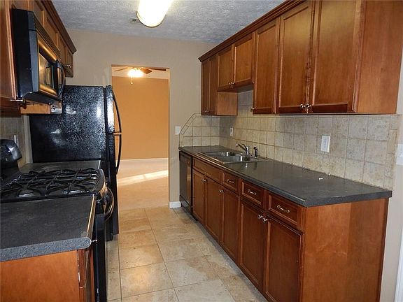 5th image of 2715 Wildflower Ln
