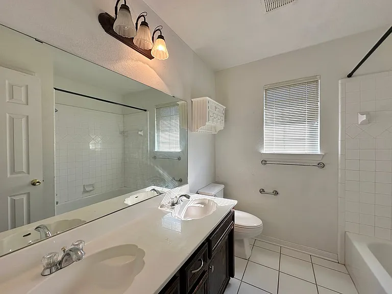 4200 Barrington Trl — Photo 32