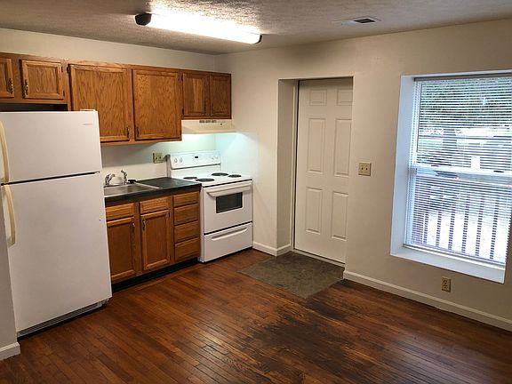 3rd image of 1425 S Walnut St #6