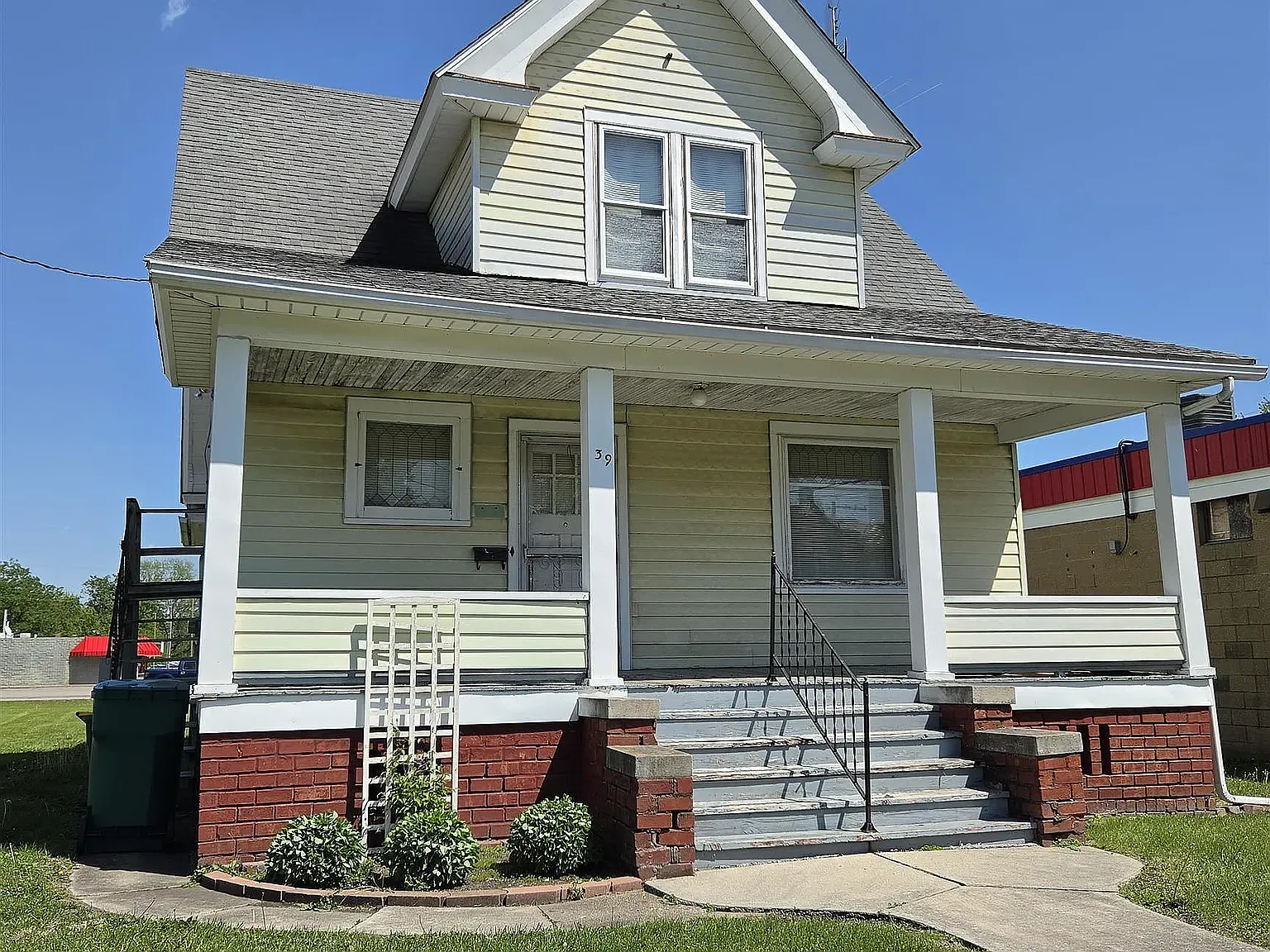 3 bed, 1002 sqft, $1,125 — Photo 1