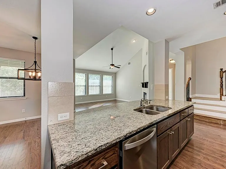 6805 Barstow Ct — Photo 12