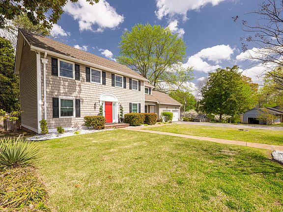2nd image of 7010 Fairington Cir