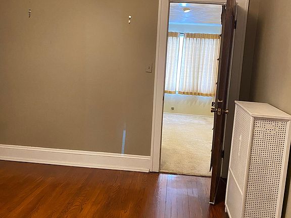 3rd image of 3385 Euclid Heights Blvd Floor 1
