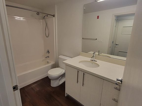 5th image of 606 Burwell St APT 105