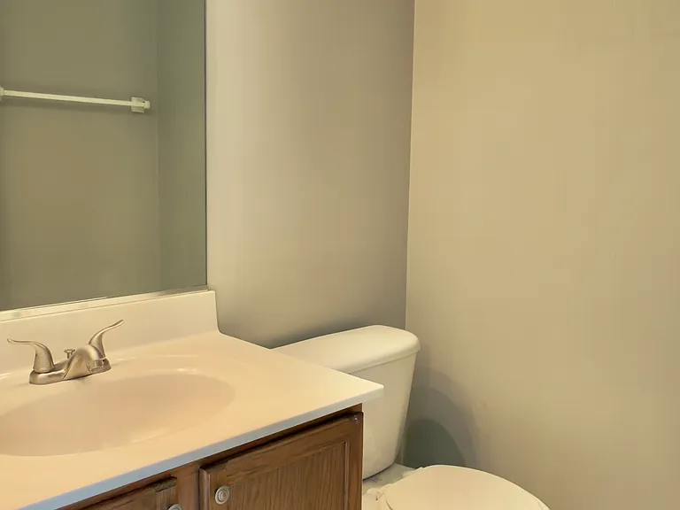 2204 W Concord Ln — Photo 20