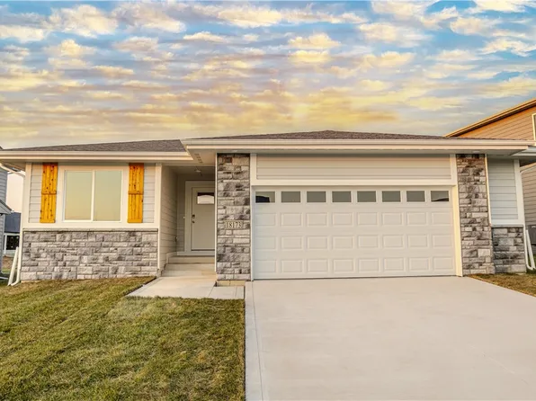 18173 Alpine Dr, Clive, IA 50325