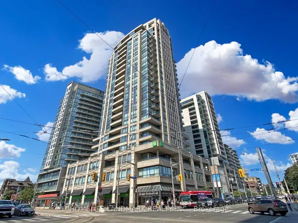 500 Saint Clair Ave W #2302, Toronto, ON M6C 1A8