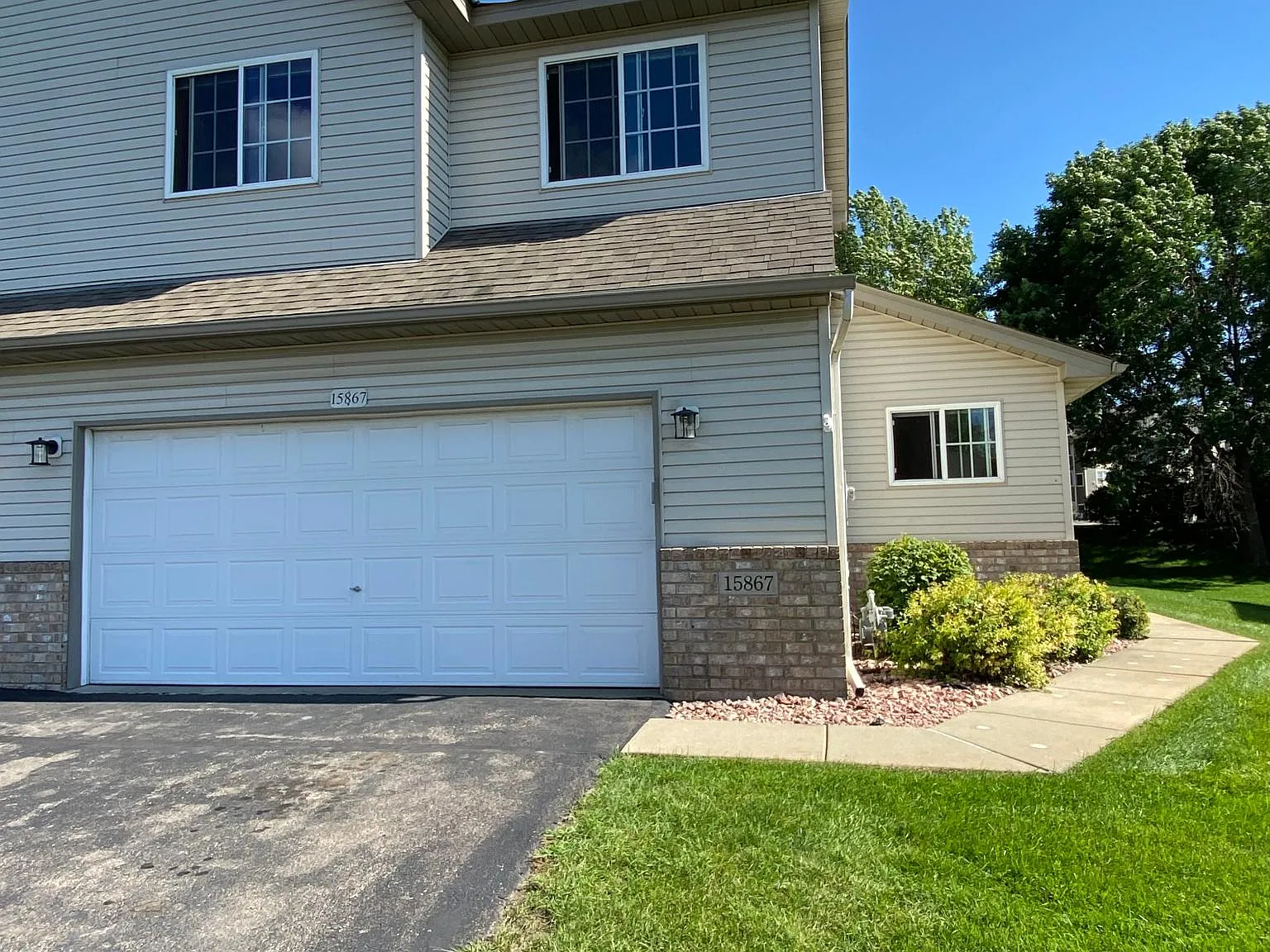 3 bed, 1850 sqft, $2,350 — Photo 1