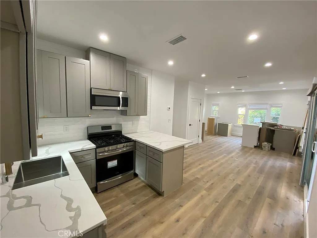 2 bed, 1250 sqft, $4,399 — Photo 4