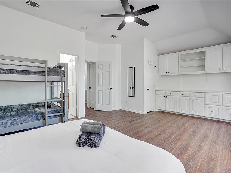 922 Blackstone Dr — Photo 30