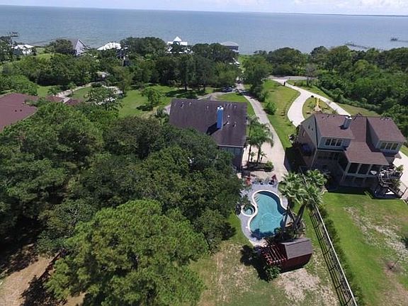 A bird's eye view of the bay.