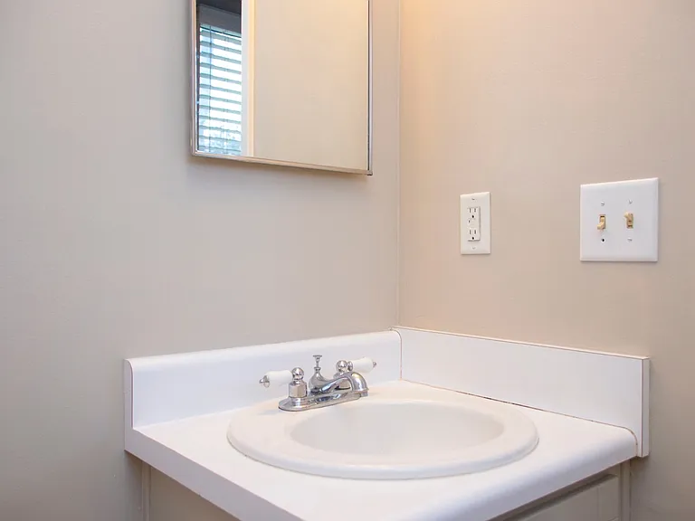 809 Bishop Cir — Photo 26