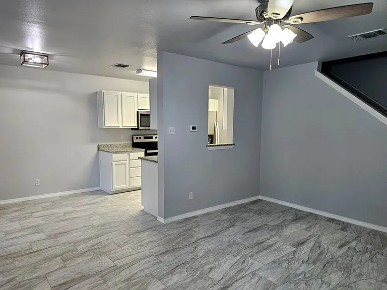 8014 Galaway Bay — Photo 13