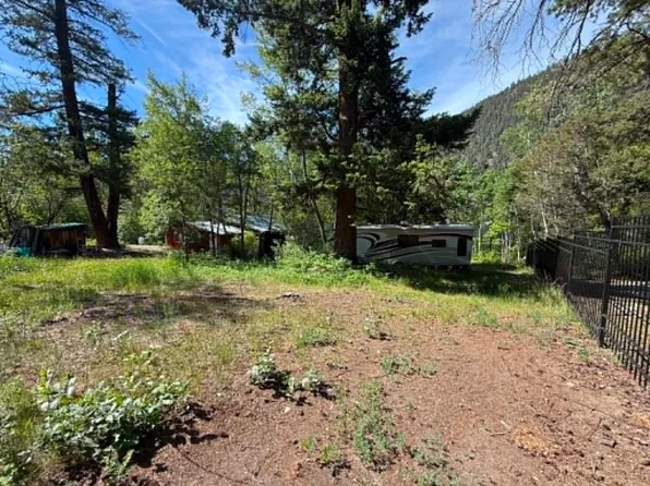 240 Smith Rd, Squamish Lillooet, BC V0K 2H0