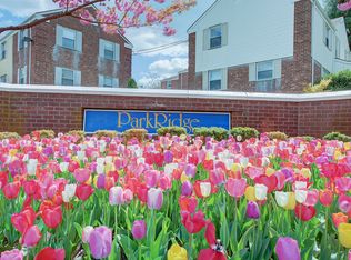 67-75 Cloverdale Ln #B, Oakland Gardens, NY 11364
