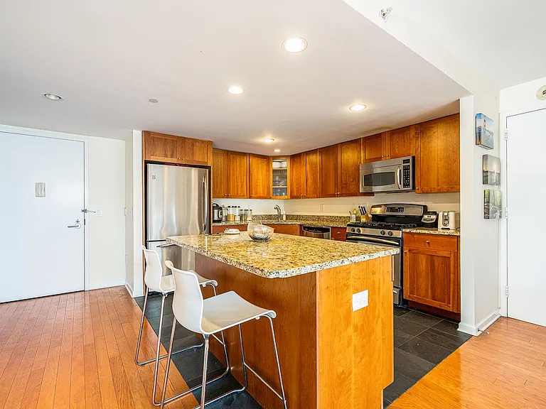 700 Grove St #4N — Photo 12