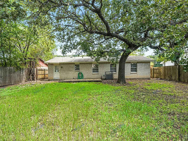 4425 Central Ln — Photo 20