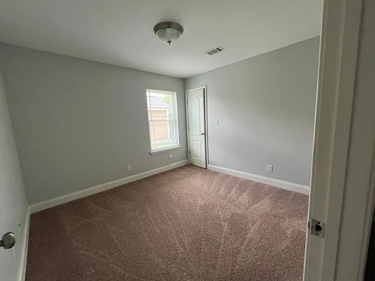 120 Laurelwood Ct — Photo 2