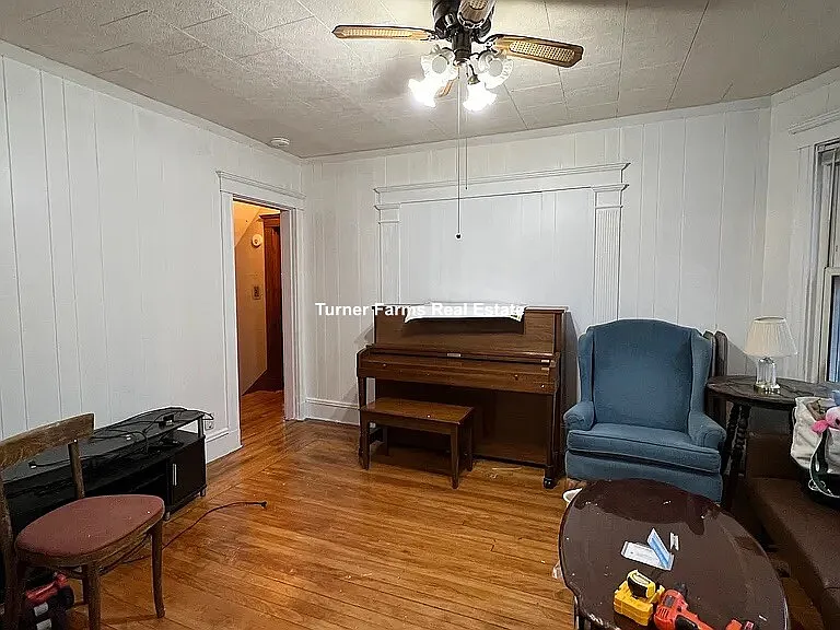 5 bed, 1.5 bath, 9999 sqft, $7,800 — Photo 4