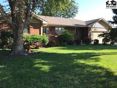 802 Idlewild Dr, Hutchinson, KS, 67502