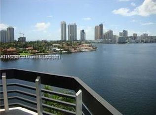 19101 Mystic Pointe Dr APT 801, Miami, FL 33180