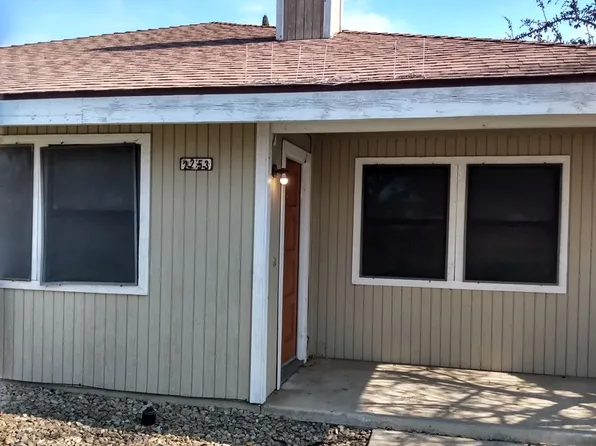 2253 N 10th Ave, Hanford, CA 93230