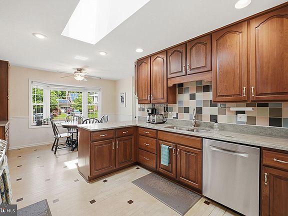 4th image of 4917 Bexley Ln