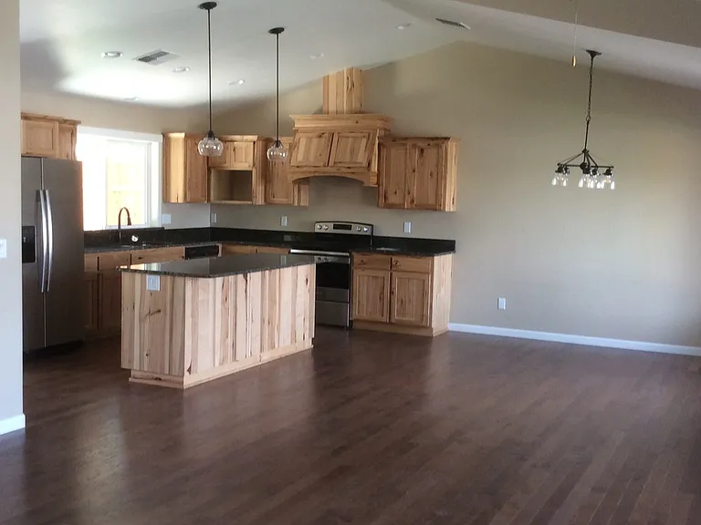 185 SE Briggs Way — Photo 2