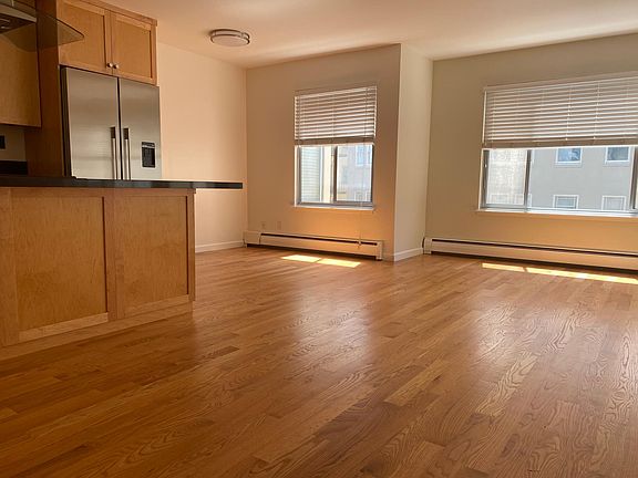 2nd image of 2199 Pacific Ave #303