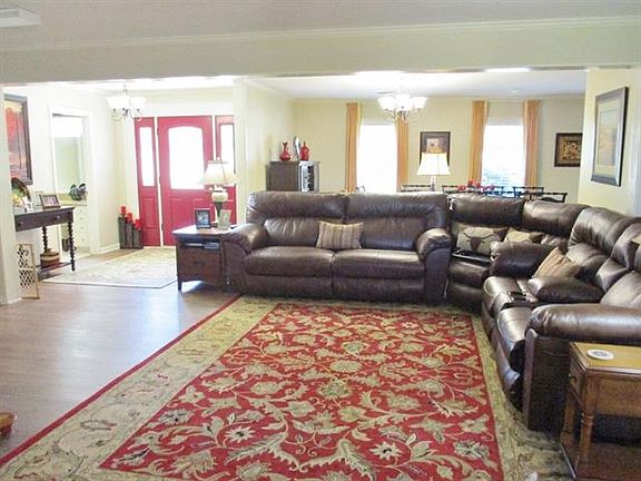 5th image of 2704 Waubun St