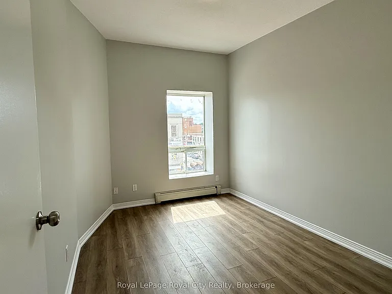 33 Wyndham St N #2 — Photo 7
