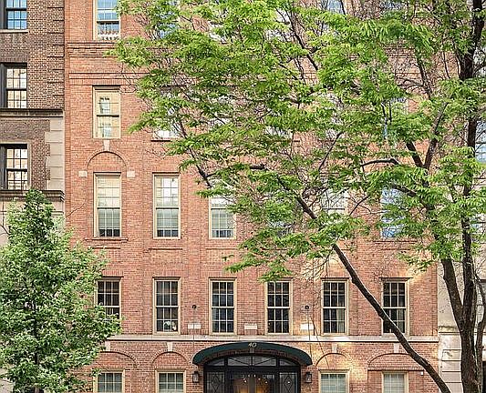 2nd image of 40 E 72nd St Unit Penthouse