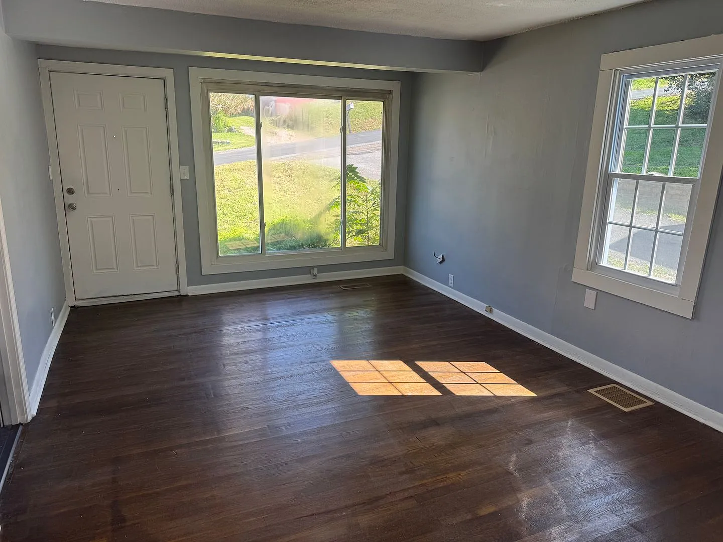 2 Bedroom 1 Bath Home in Greeneville, TN — Photo 3