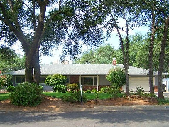 Well manicured landscaping in quiet community.