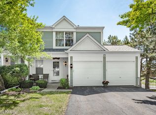 151 Half Moon Cir, Aurora, IL 60504