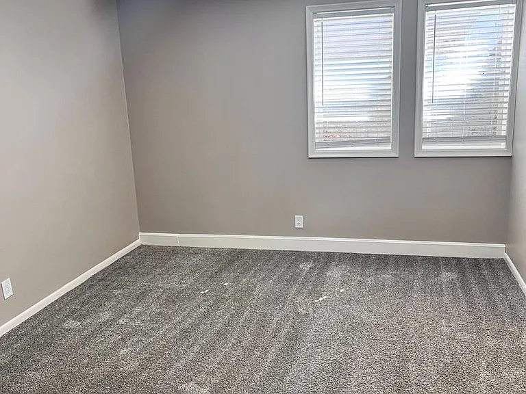 Bristol Square Apartments — Photo 280