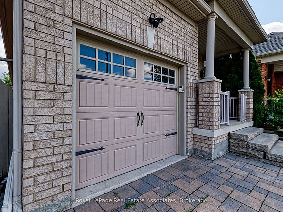 2nd image of 41 Greenview Cir