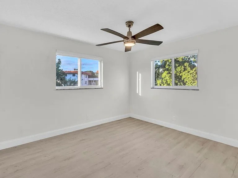 290 NW 65th Ave — Photo 18