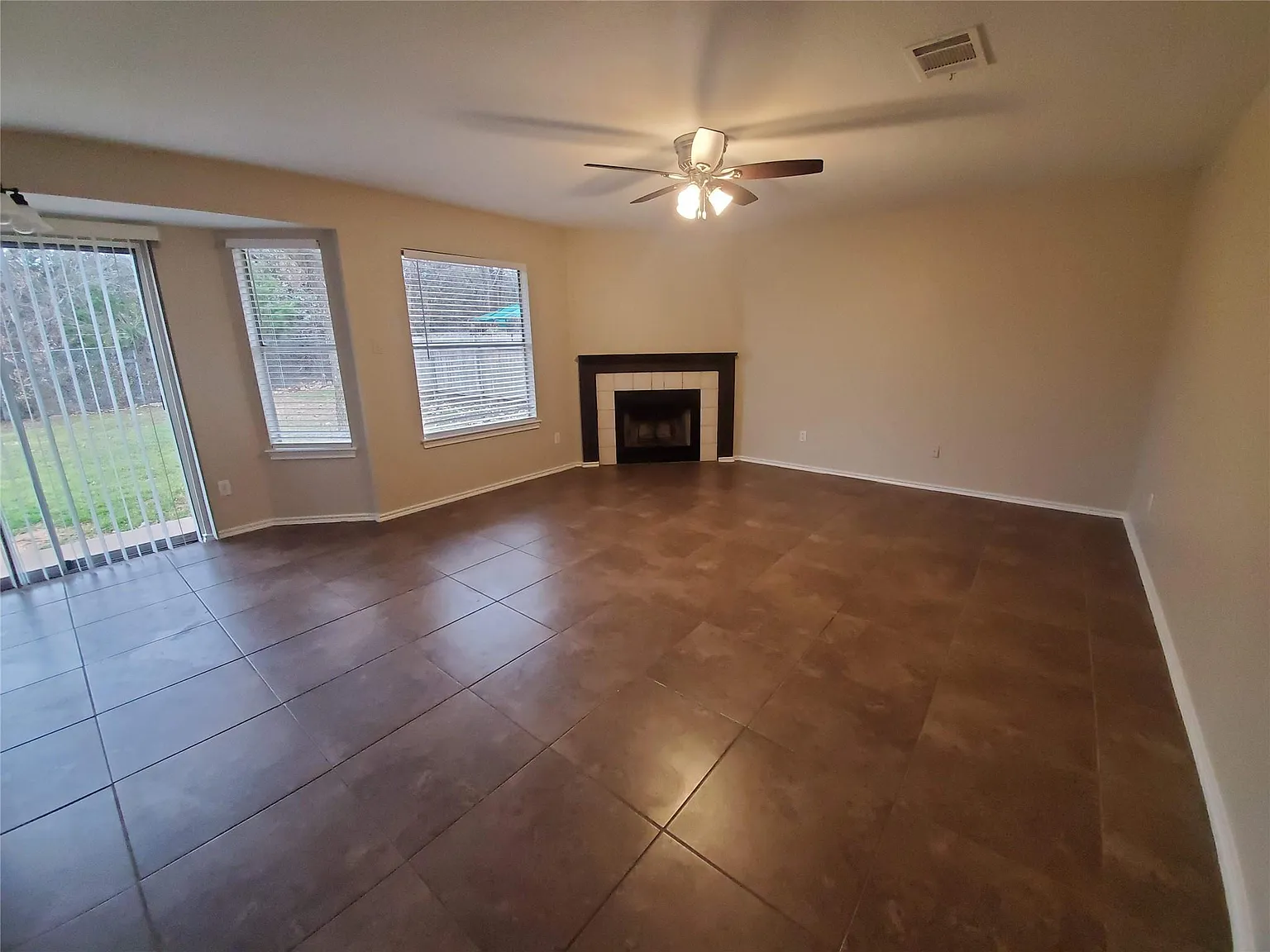 3 bed, 2.0 bath, 1232 sqft, $1,850 — Photo 4