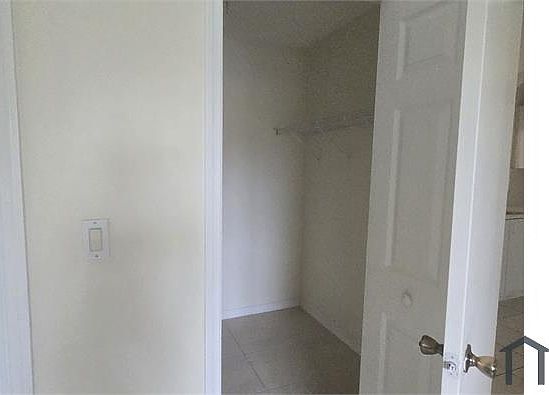 2nd image of 1260 SE 27th St Unit 202